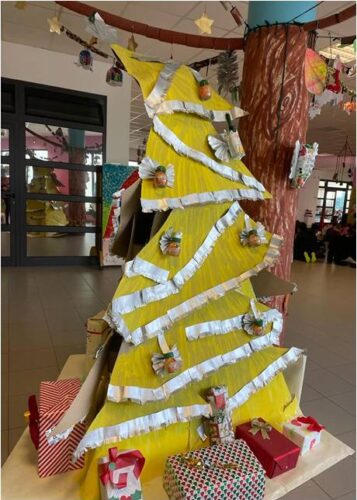"Árvore de Natal com a Compal"<br/>Escola: Centro Escolar do Carregado - Agrupamento de Escolas do Carregado
