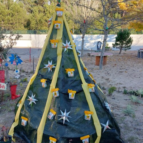 Árvore de Natal Amarela da EB Habitovar.