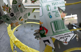 Enfeites da árvores de Natal amarela com pedaços de embalagem com os símbolos FSC e Tetrapak.