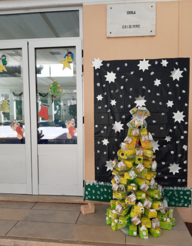 Árvore de Natal Amarela da Escola EB1 de Povos
