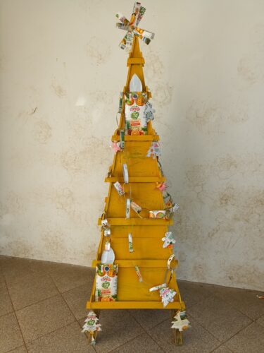 A árvore de Natal Amarela da EB1 de Laborim de Baixo